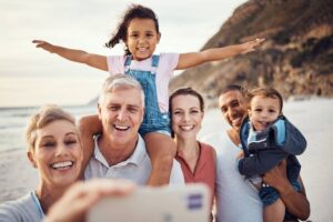 Conseils pour un voyage en famille nombreuse réussi : comment gérer les défis et en profiter au maximum